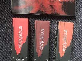 smashbox ablaze眼影和outloud唇釉順利收貨