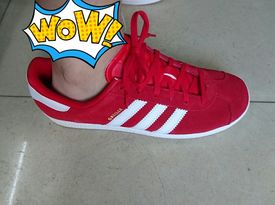 阿迪達(dá)斯adidas gazelle大童款板鞋（小紅鞋）上車(chē)，給代購(gòu)菌比?