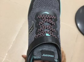小可愛們，這里有對(duì)舒服的鞋子啊
