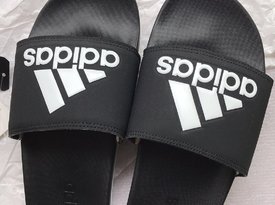 “踩屎感“的adidas Adilette Cloudfoam 女士拖鞋