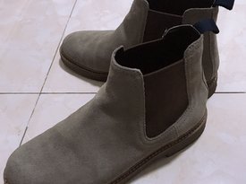 撿便宜啦~超級酷的clarks男士短靴