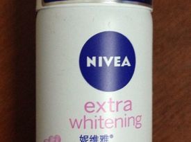 Nivea 妮維雅 精華爽身氣霧35ml+女士T恤