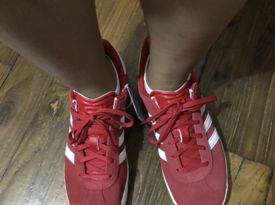 adidas 阿迪達(dá)斯小紅鞋