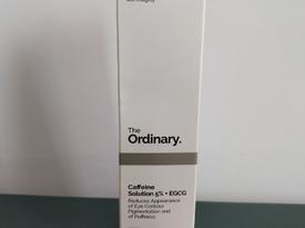 Theordinary咖啡因精華和Meltywink大眼精華對(duì)比。