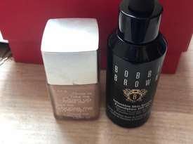Bobbi Brown 蟲草精華粉底液