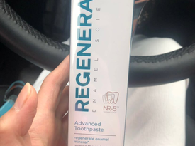 牙膏中的愛馬仕 REGENERATE 修護牙釉質(zhì)牙膏