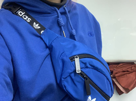 平平無奇但容量驚人的腰包?。。。?></span>
                <span id=