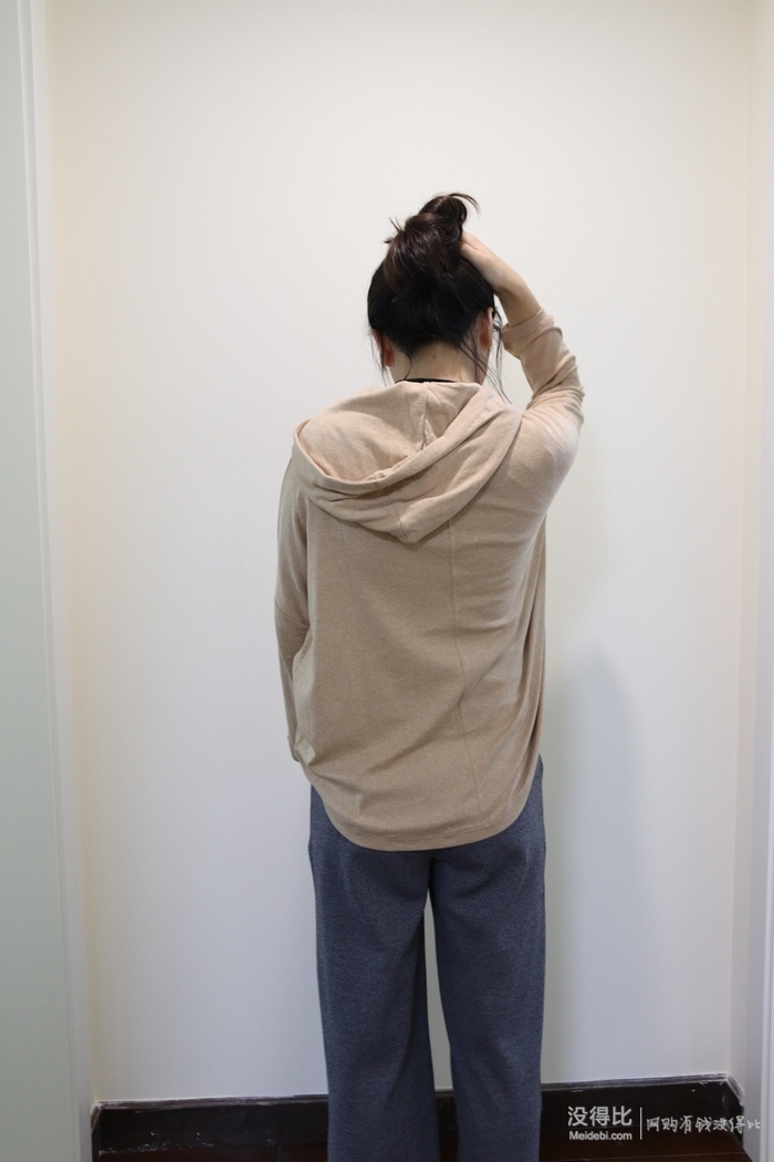 衣服后摆的长度刚好能遮住屁股,这种长度,屁股不好看的人都懂的